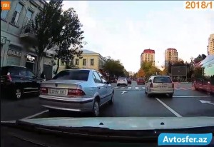 Dönmə işığının varlığından xəbərsiz sürücü: 99 MV 191  - VİDEO