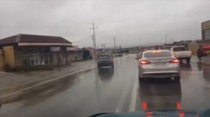 Bakıda nömrəsiz maşın sürən şəxs təhlükəli anlar yaşatdı - VİDEO