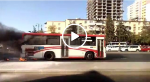 Nizami rayonunda avtobus alışdı - VİDEO