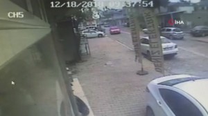 Hamının gözü qaşısında avtomobilində öldürüldü - VİDEO