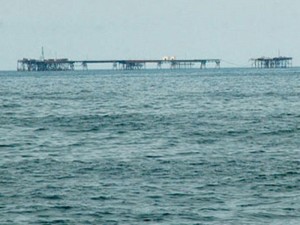 Dənizdə 1000-dən çox neftçi təxliyə edilib