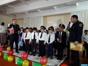 Yol polisi Abşeronda uşaqlara qaydaları öyrədib hədiyyə verdi  - FOTOLAR