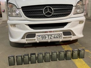"Mercedes”dən qanunsuz mobil telefonlar aşkarlanıb - FOTO