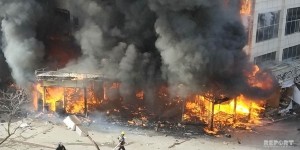 Dövlət rəsmiləri Bakıda yanğının baş verdiyi əraziyə gəliblər