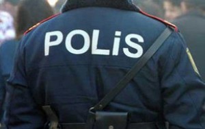 İçkili halda bıçağı boğazına dirədi - Polislər xilas etdi