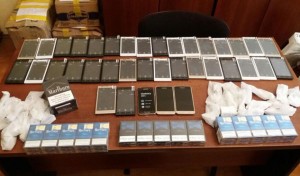 Nəqliyyat vasitasindən 37 telefon və 8 min siqaret müsadirə edildi