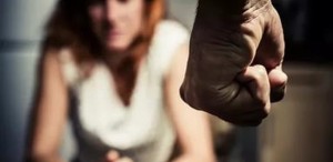 Bakıda kişi arvadını və qaynanasını döyüb