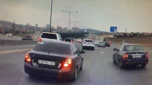 Bakı-Sumqayıt yolunda avtoxuliqanlıq edən sürücü - 90 PD 158 - VİDEO