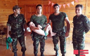 Qubada meşədən tapılan uşaq valideynlərinə təhvil verildi - Təsirli VİDEO