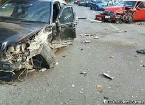 Bakıda iki "Mercedes" toqquşub