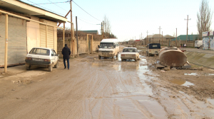 Xəzərin 3 yaşayış massivində 24 km yol yenidən qurulur - FOTO