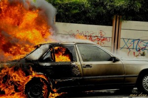 Bakıda “Mercedes” yanıb