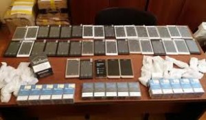 Avtomobildə siqaret və mobil telefon aksesuarları aşkar edilib