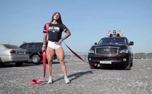 2,1 milyon izləyicisi olan azərbaycanlı qız avtomobil dartdı - VİDEO