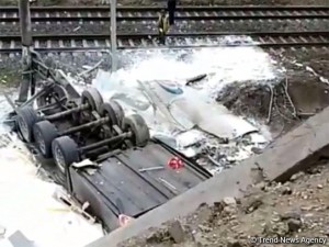 Xocahəsəndə TIR körpüdən aşıb - VİDEO