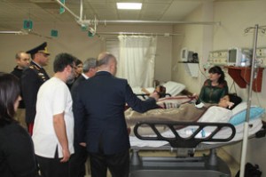 Hökumət rəsmiləri qəzada yaralanan vətəndaşları ziyarət ediblər - FOTO