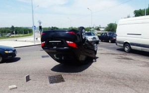 Şamaxıda maşın aşdı: ata, ana və qızı yaralandı