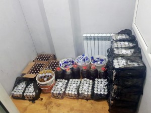 "Mercedes”dən xeyli miqdarda bal, enerji və spirtli içkilər aşkarlandı - FOTO