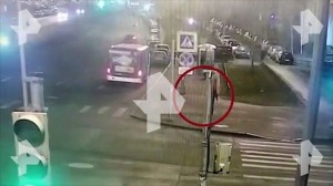 Piyada möcüzə nəticəsində xilas oldu  - VİDEO