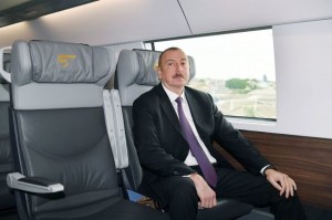 İlham Əliyev qatarla Bakıxanov və Keşlə vağzallarına getdi – FOTO