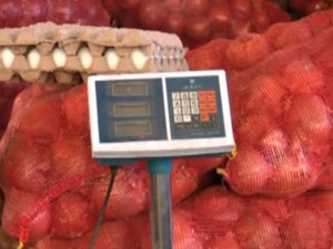 Satıcıların tərəzi oyunu: DİQQƏTLİ OLUN! – VİDEO