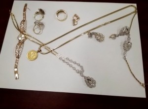 Tovuzda evdən 20 min manatlıq qızıl-zinət əşyaları oğurlanıb