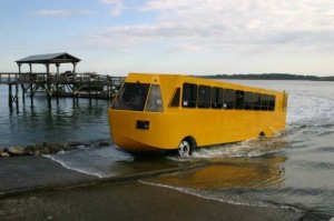 Suda batmayan avtobus-amfibiya - FOTO