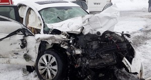 Avtomobil avtobusla toqquşdu: 1 ölü, 10 yaralı - FOTO