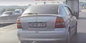 Təhlükə yaradan taksi sürücüsü - VİDEO