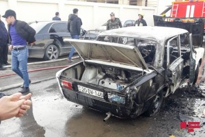 Qazaxda minik maşını yanıb