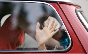 İngilis dili müəllimi avtomobilində şagirdləri cinsi istismar etdi  - FOTO