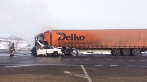 TIR-la “Toyota” toqquşdu: 3 nəfər hadisə yerində öldü - FOTO