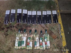 Avtomobildə gizlədilən spirtli içkilər və siqaretlər aşkarlanıb - FOTO