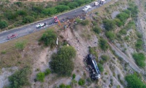 Avtobusla yük avtomobili toqquşdu: 11 ölü, 15 yaralı - VİDEO