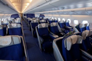 Təyyarədə sərnişinin qulaqcığı partladı - Avstraliyada