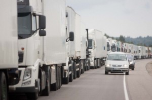 Litva-Belarus sərhədində yük avtomobillərinin uzun növbəsi yaranıb