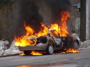 Sumqayıtda avtomobil yandı