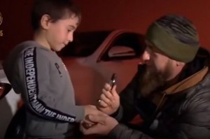 Kadırov beş yaşlı uşağa “Mercedes” bağışladı - VİDEO