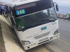 Bakıda AĞIR QƏZA: Avtobus zibil maşını ilə toqquşdu - FOTO