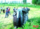 Sürəti aşan "Mercedes" belə oldu, sürücü yaralandı - FOTO