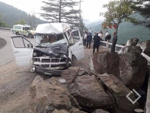 Mikroavtobus qəzaya düşdü: ölən və yaralananlar var