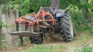 Biçin zamanı traktordan çıxan dəmir parçası Yevlax sakininin boğazını kəsib