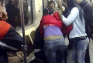 Bakı metrosunda qadının halı pisləşdi