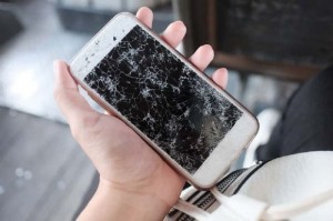 Telefona görə sürücünü vəhşicəsinə döydülər  - VİDEO