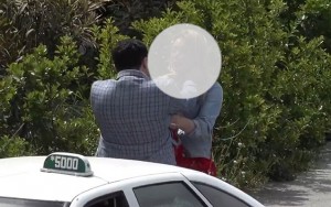 Bakıda kişi qadını küçənin ortasında döydü - VİDEO