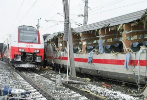 İki qatar toqquşdu: 6 yaralı