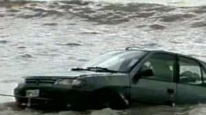 Zaqatalada 200-ə qədər həyət su altında qaldı, sel avtomobili apardı