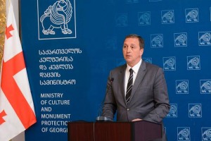 Yol qəzasına düşən nazir müavini süni tənəffüs aparatına qoşulub