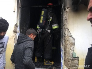 Bakıda ev yandı:  1 ölü - FOTO