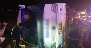 Avtobus aşdı: 14 yaralı - FOTO